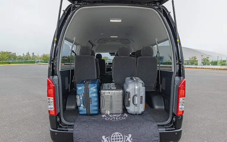 Hiace (Van) can accommodate up to 9 suitcases