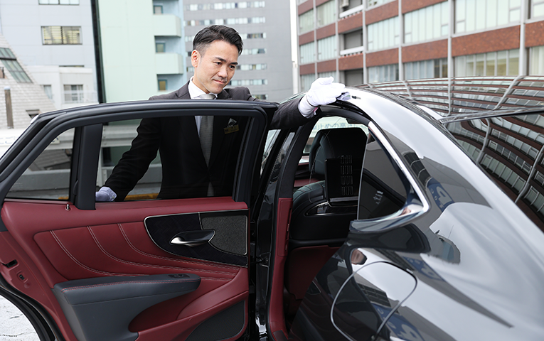 Door service by professional chauffeur