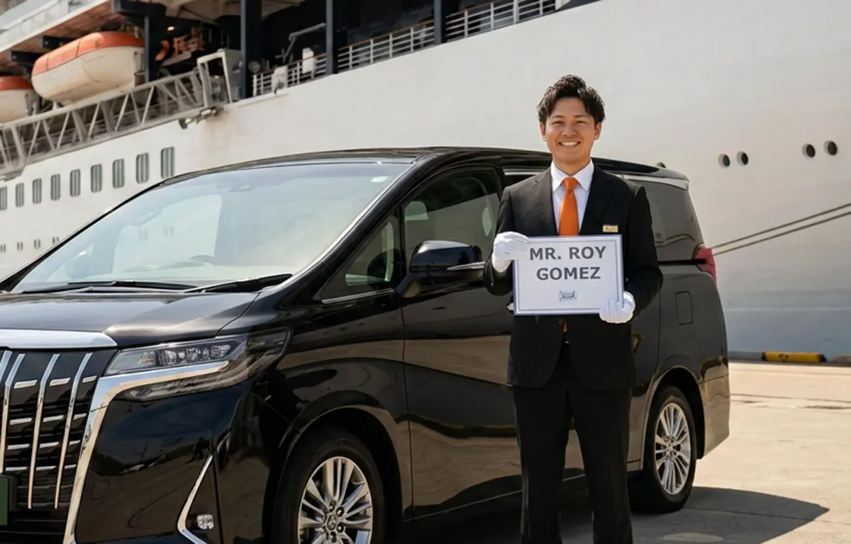 Meet and greet service with personalized signboard at the Yokohama Cruise Terminal