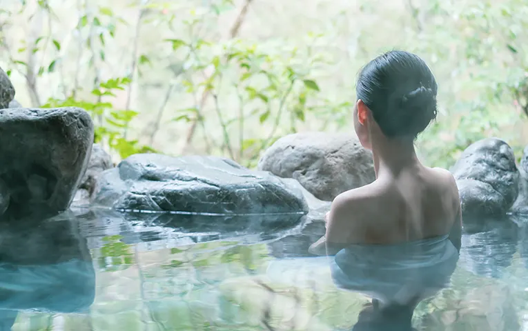 Glass stage of The Enoura Observatory