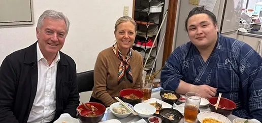 相撲朝稽古見学とちゃんこ料理、力士との交流ツアー