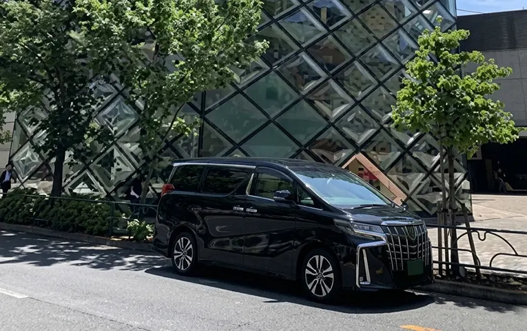 プラダ 表参道