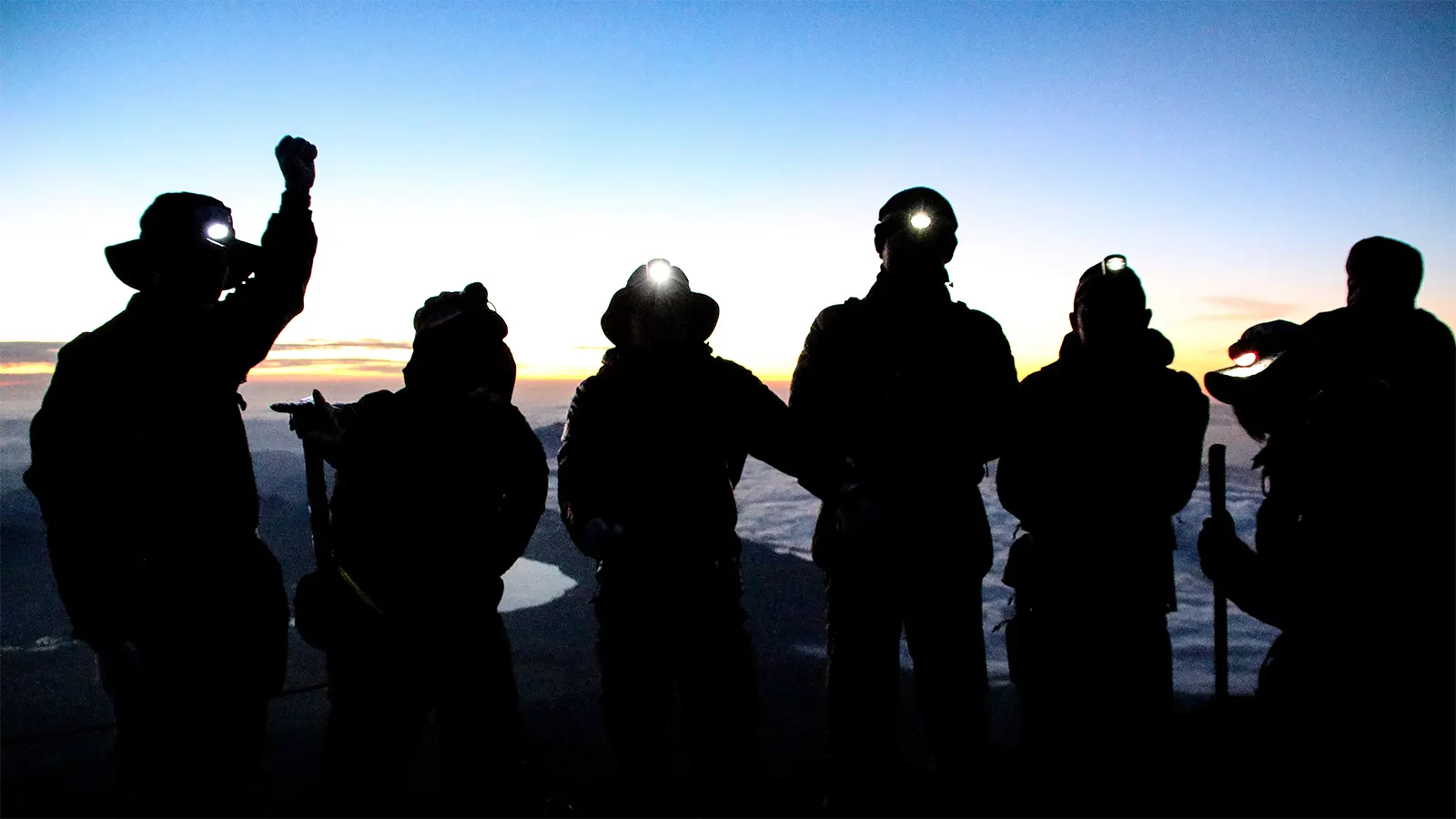 An amazing sunrise tour on Mt. Fuji