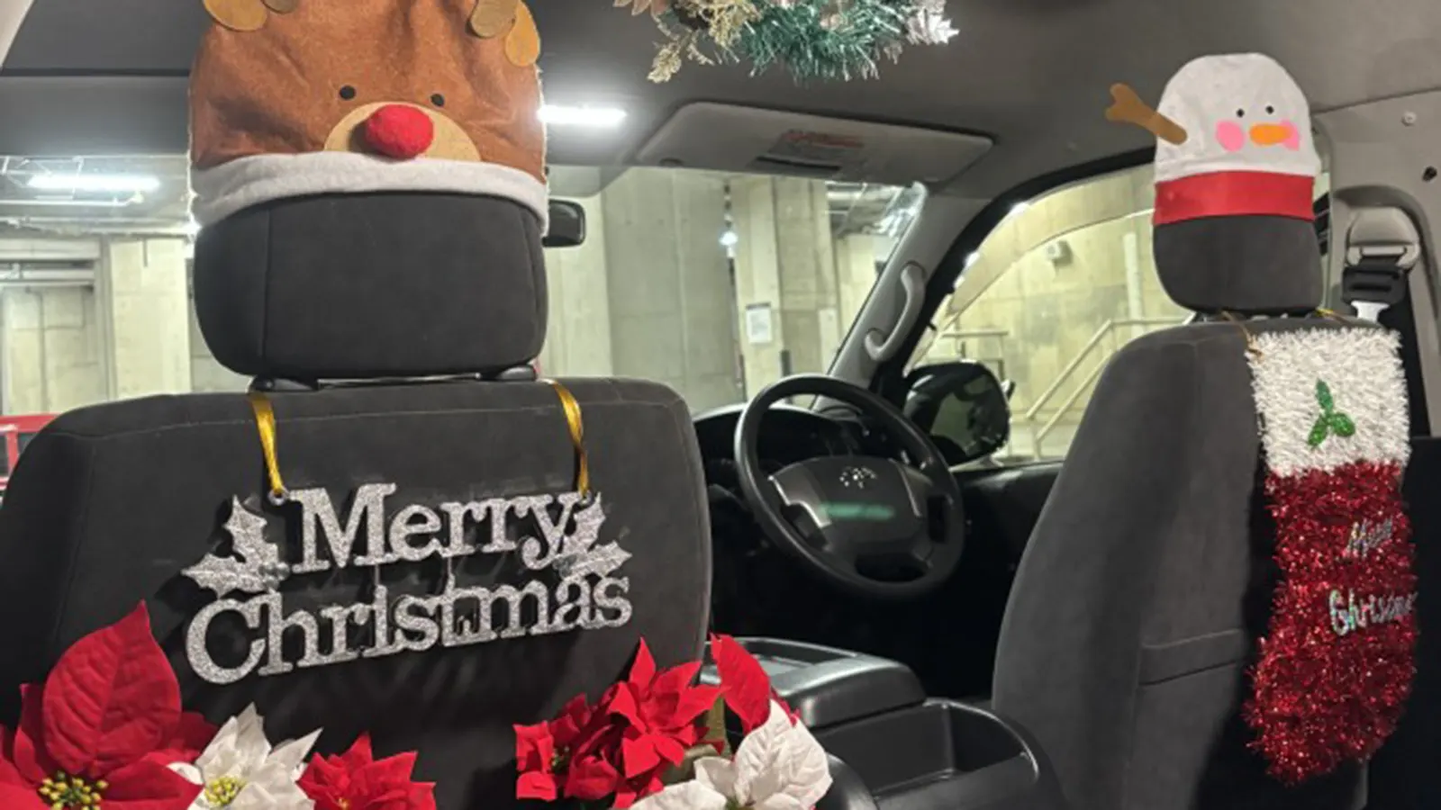 車内のクリスマス装飾をお楽しみいただけます。