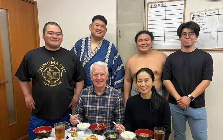 相撲部屋で朝食をいただきます