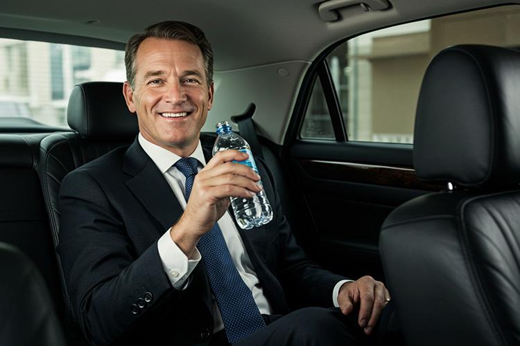 海外からの来賓の移動にハイヤー