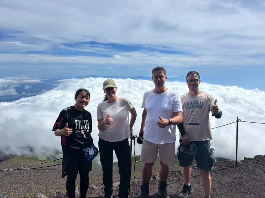 富士山にて記念撮影