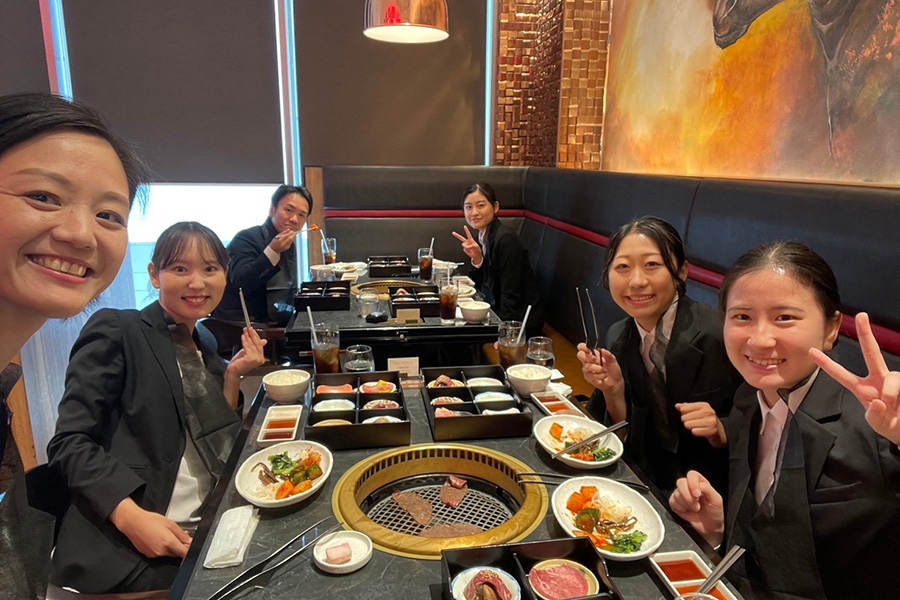 焼肉ランチで親睦