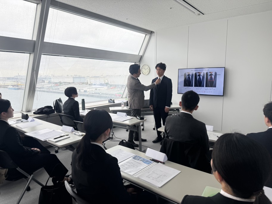 スーツの着こなしを学びました