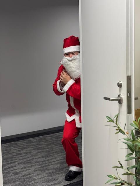 ひょっこりウエダサンタ