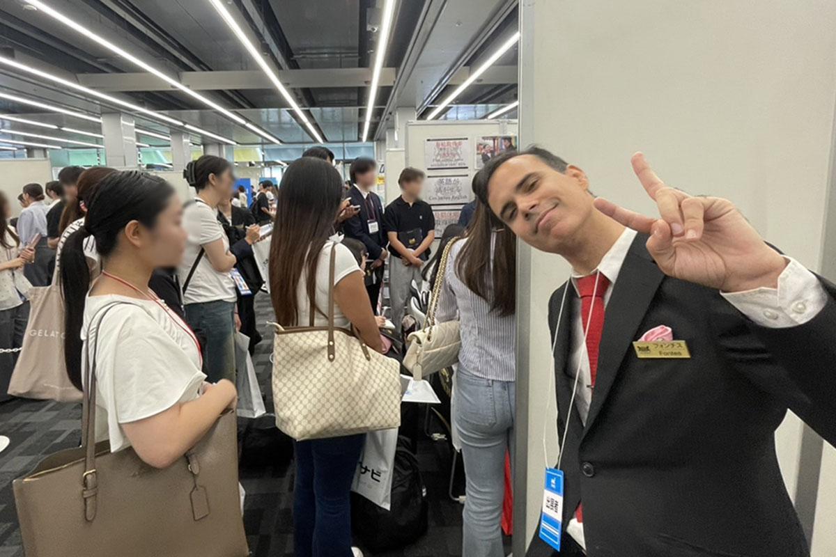 英語で対応、ブラジル出身のプランナー