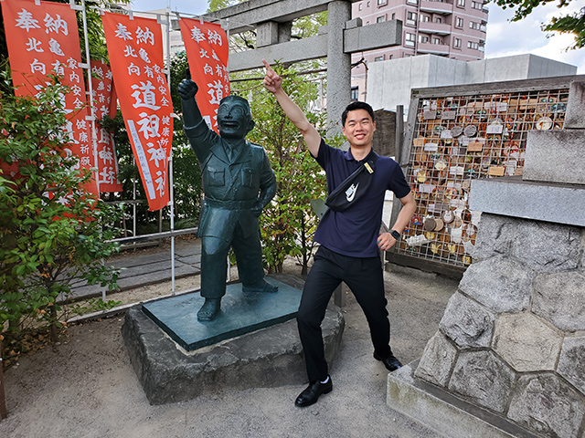 両さん銅像と