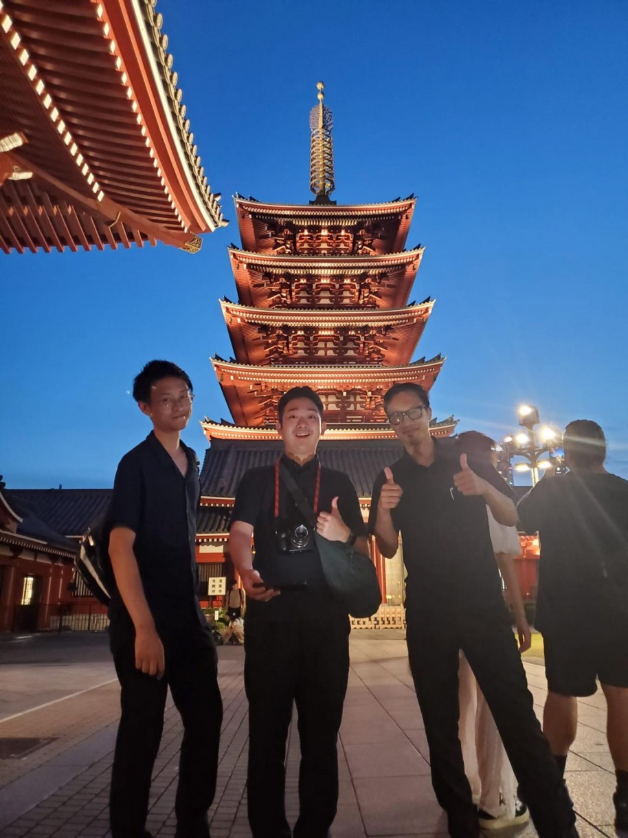浅草寺にて