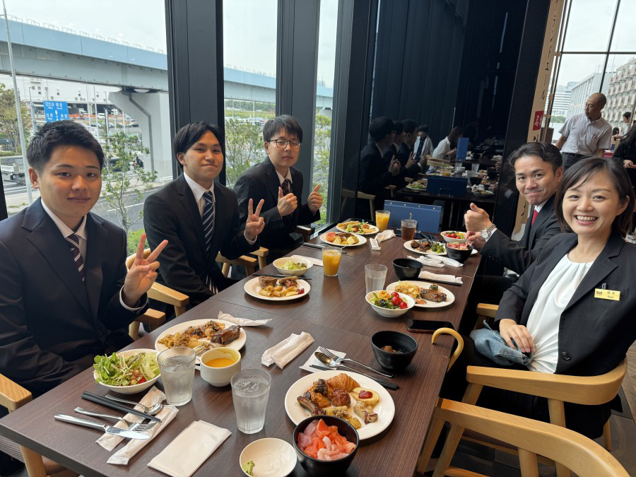 ランチを頂きながらの懇親会