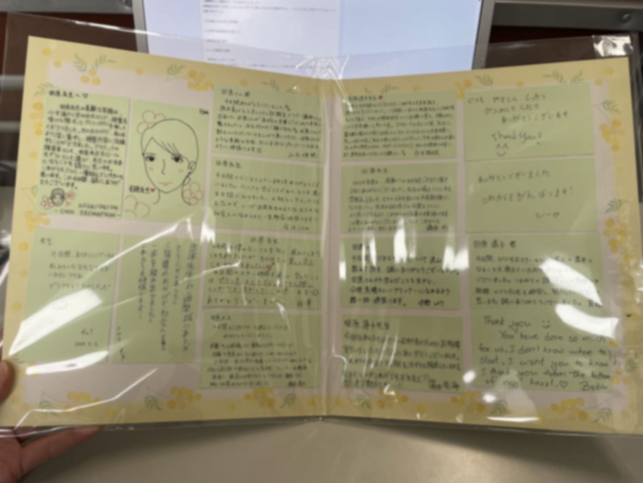 先生にサプライズ(寄せ書き)