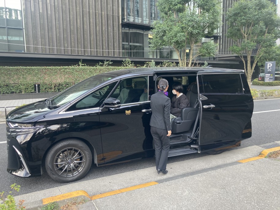 車の広さ、インテリアなどもご確認いただけます。