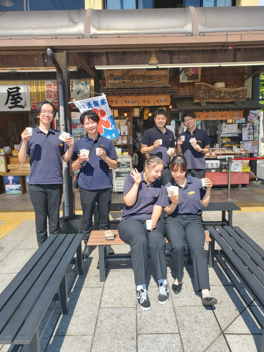 日光さかえやであげまんじゅんをいただく。