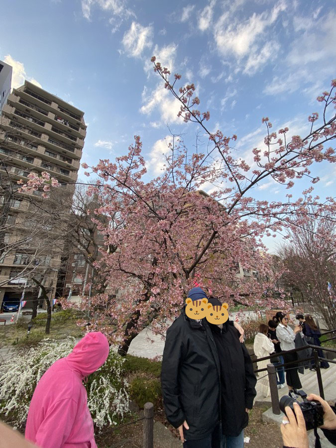 桜の下で記念撮影