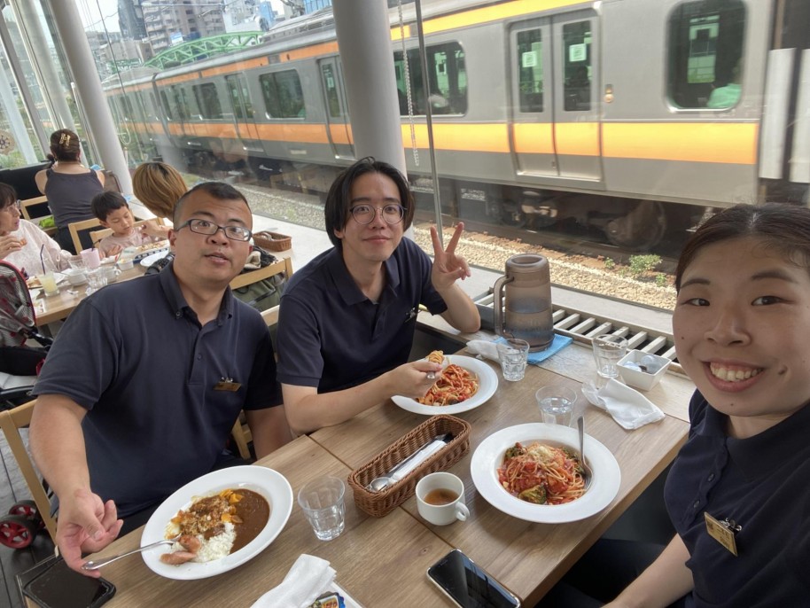 ランチ場所で通過中の写真と一枚
