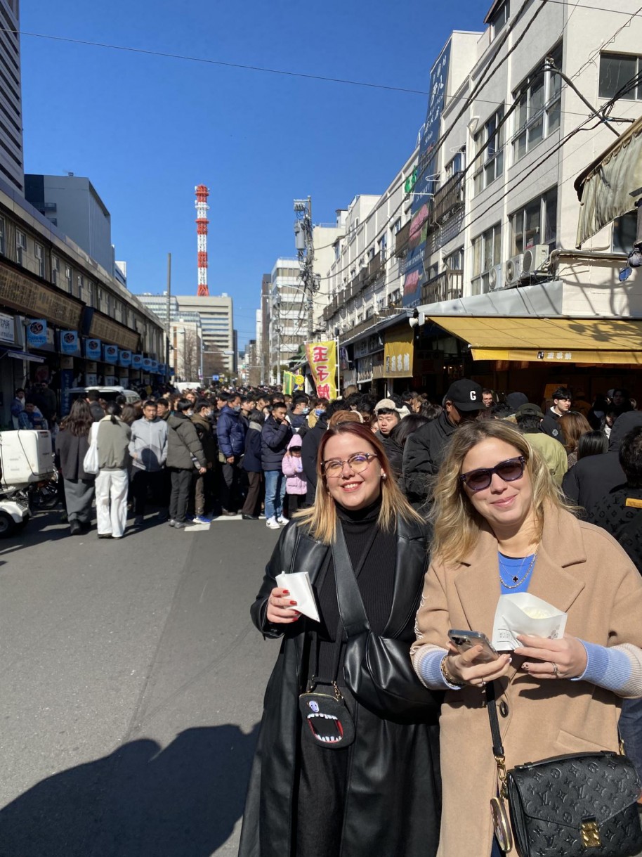 築地で食べ歩き