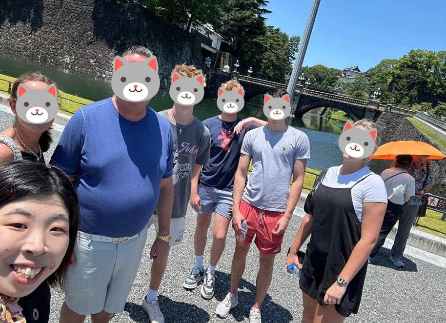 皇居で記念撮影