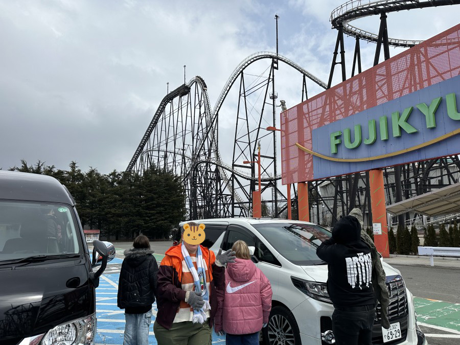 富士急ハイランドへ