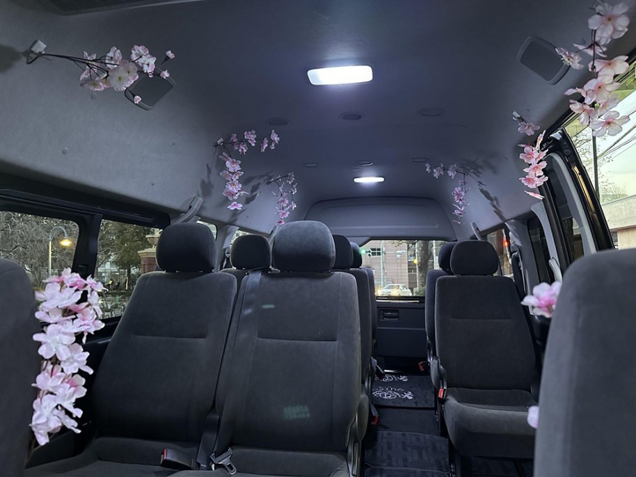 桜の車内装飾